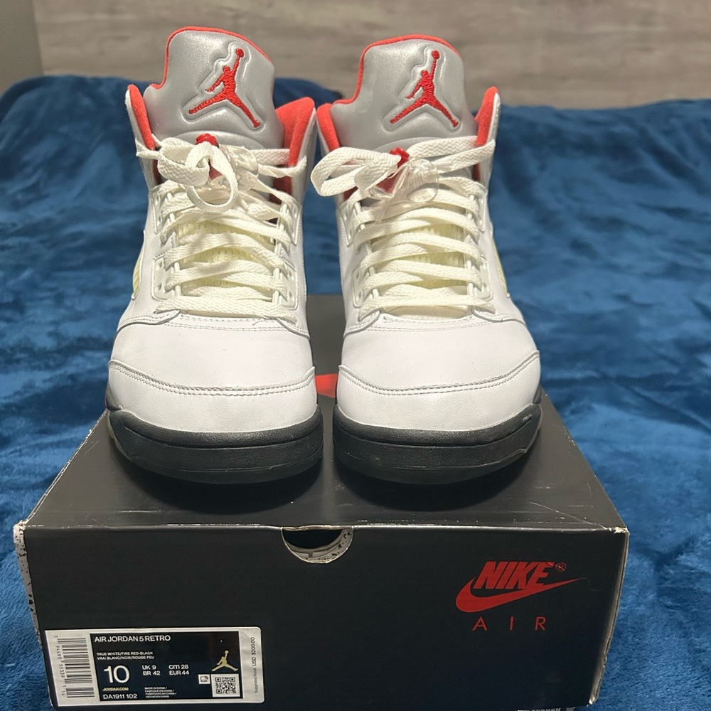 Air Jordan 5 Retro
Size 10